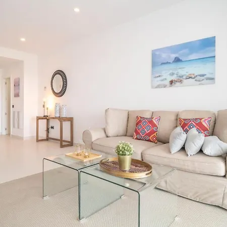 Nice In With 2 Bedrooms, Wifi And Outdoor Swimming Pool *