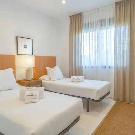 Nice In With 2 Bedrooms, Wifi And Outdoor Swimming Pool Apartman