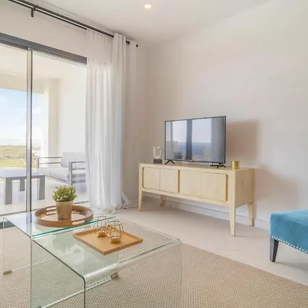 Nice In With 2 Bedrooms, Wifi And Outdoor Swimming Pool