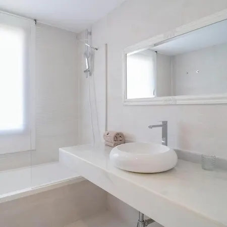 Nice In With 2 Bedrooms, Wifi And Outdoor Swimming Pool Apartman *